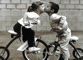 Tricycle Kiss- 500 pc